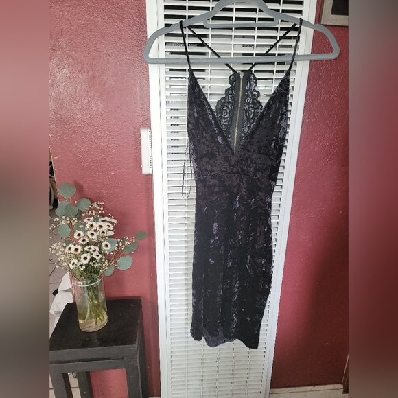 Dress - Picture 1 of 3